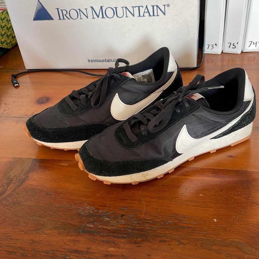 Women’s Nike shoes size 9